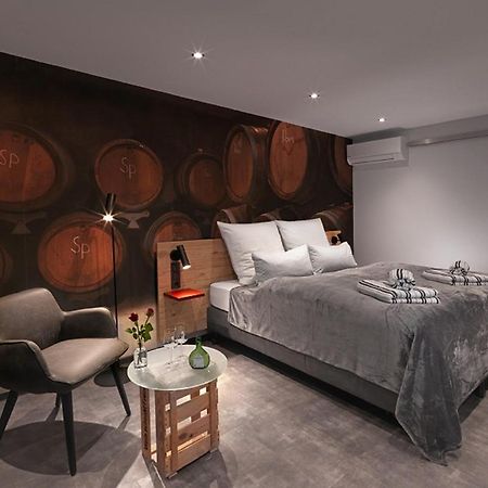 Weinmotel Simon 1 A アルツェナウ・イン・ウンテルフランケン エクステリア 写真