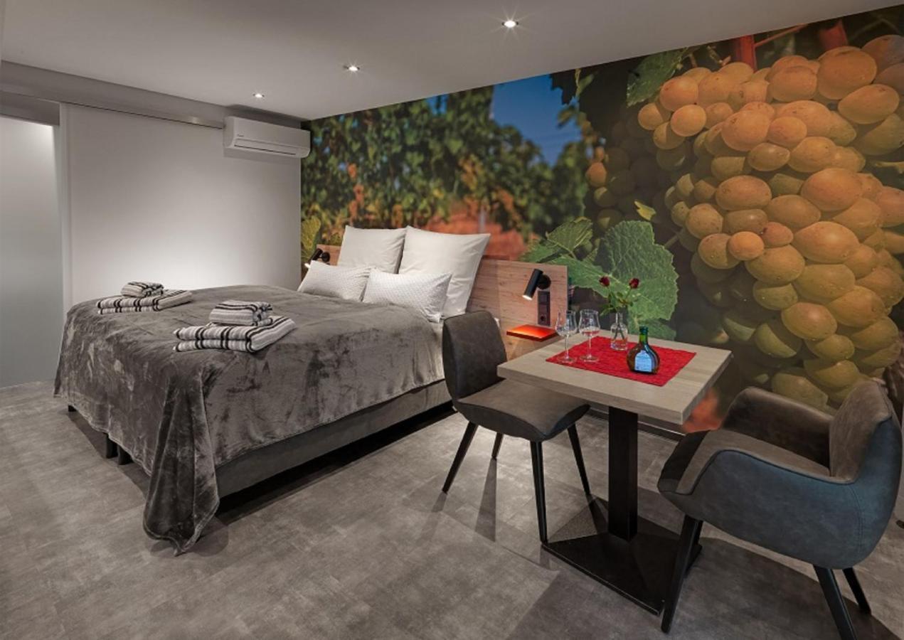 Weinmotel Simon 1 A アルツェナウ・イン・ウンテルフランケン エクステリア 写真