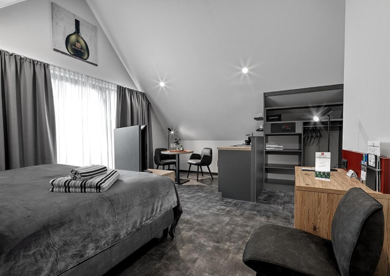 Weinmotel Simon 1 A アルツェナウ・イン・ウンテルフランケン エクステリア 写真